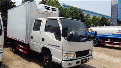 江铃双排34米冷藏车食品冷链车